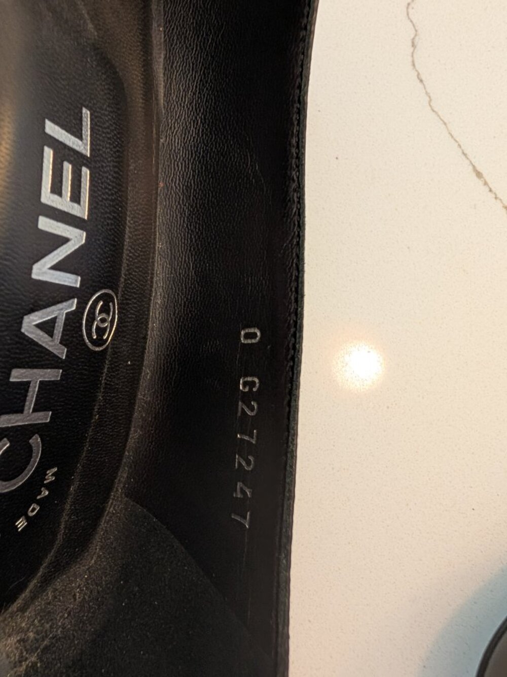 Chanel 2010 Black Lambskin Chain Logo Pumps EU 39 like new! - Picture 2 of 7